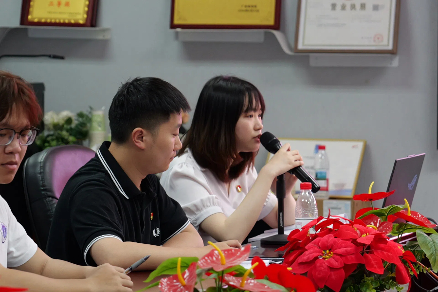 邹羽斐发言.jpg