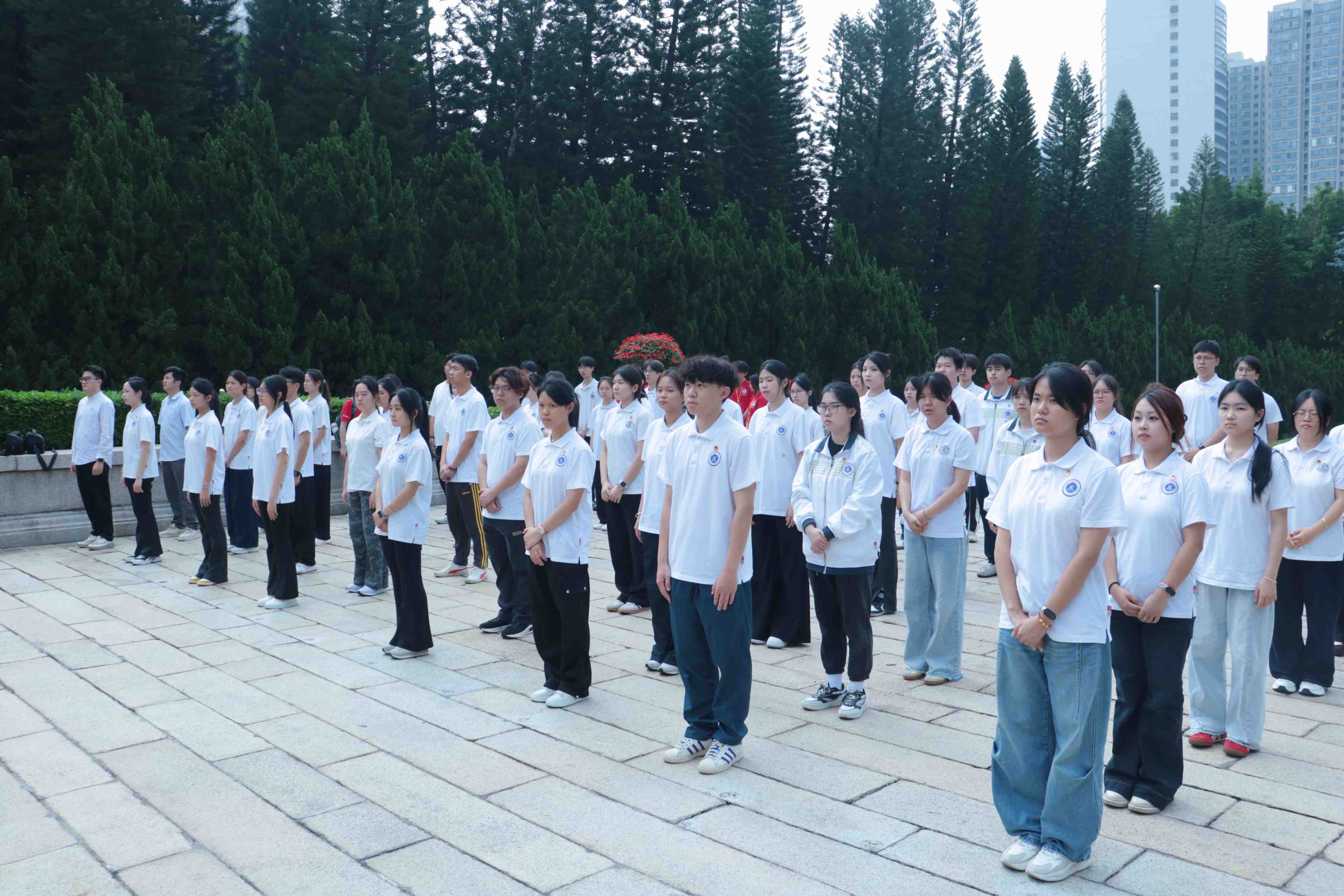 2.学员献花.jpg