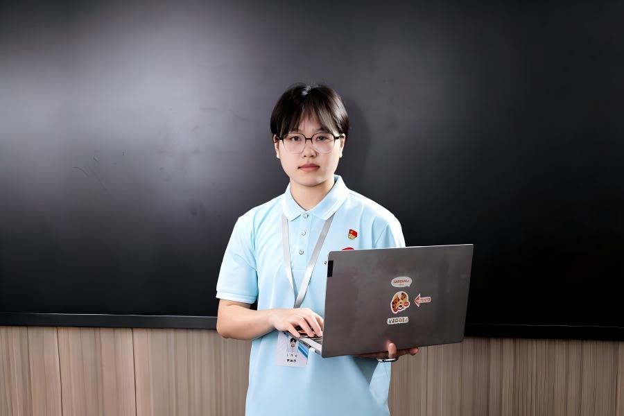 优秀党员+黄瑜思.jpg