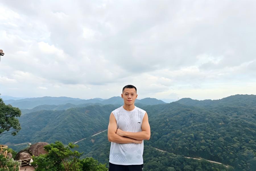 黄伟源.jpg