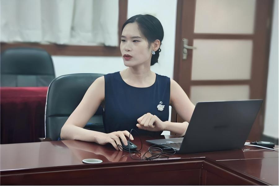 优秀党员+何丽梅2.jpg